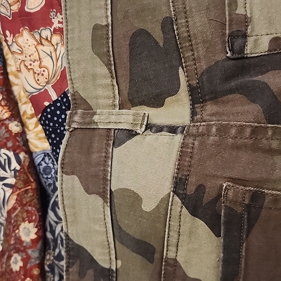 Sanctuary Camouflage Cargo Pants - Picture 6 of 7